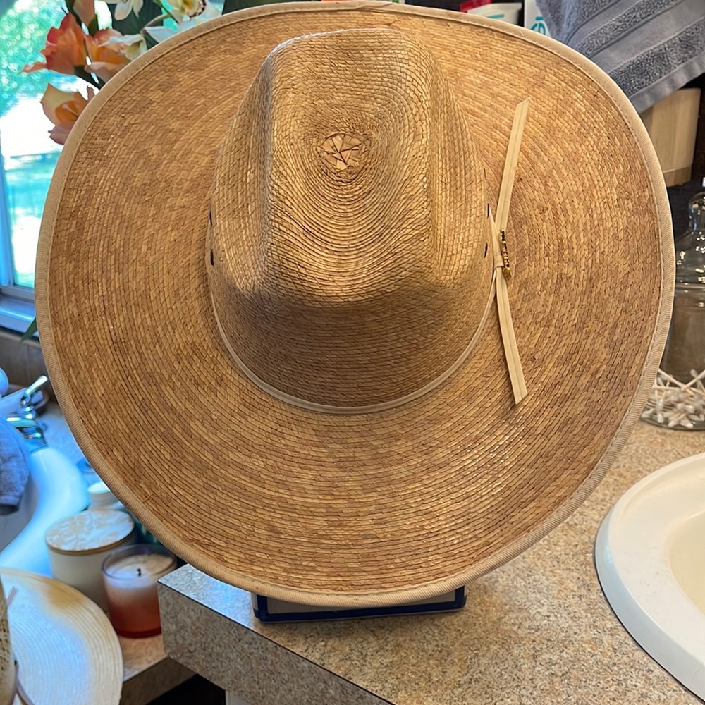 Tony Lama size 7 straw hat